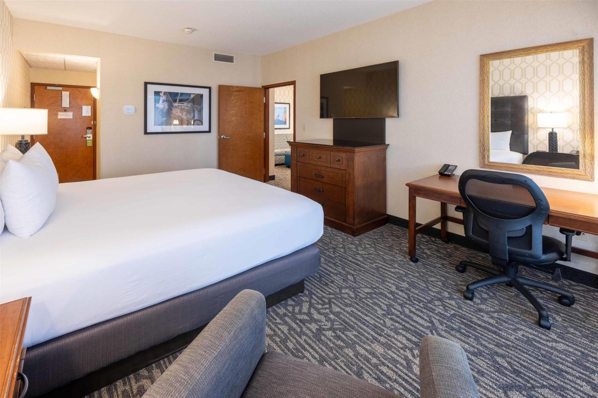 Drury Plaza St. Louis 3*